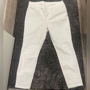 Never worn white Old Navy Jeans